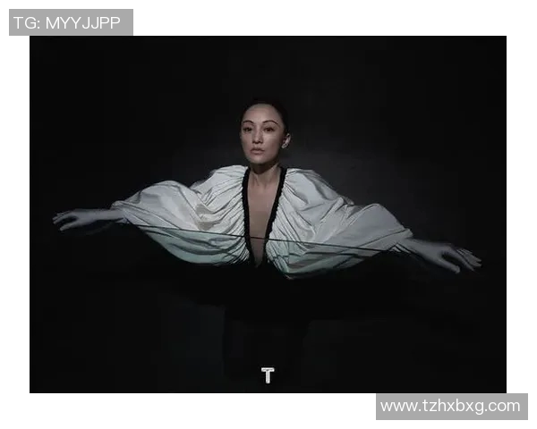 足球场上的风采与魅力细数那些与足球明星携手的绝美佳人